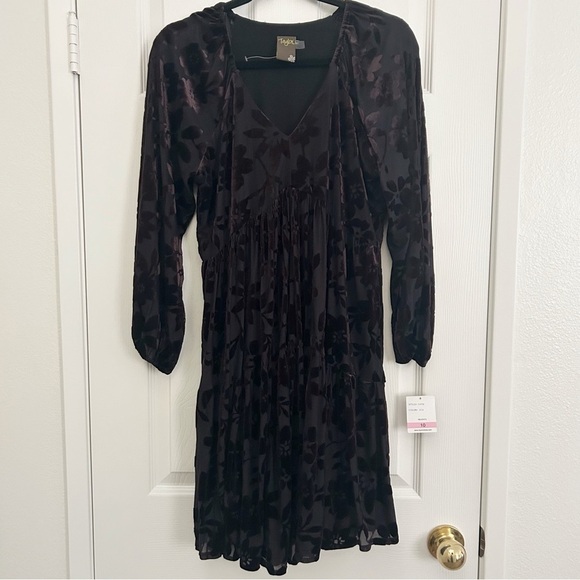 Taylor Velvet Burnout Mini Dress | Size 10 - Picture 2 of 7